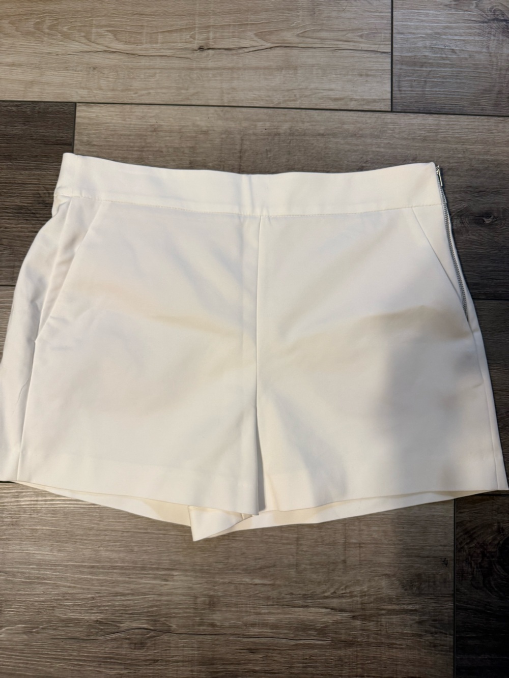 Zara White High-Waist Tailored Women's Shorts